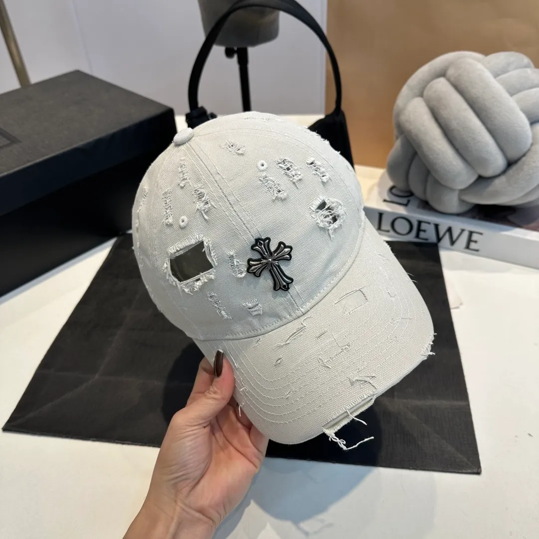 P60 Croxin's new ripped washed cotton baseball cap, a personalized and fashionable style, casual with a cool feel, the same style for men and women! Material: 100% cotton Head circumference: 56-58cm available